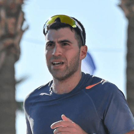 Dionysis Kastellanis running a road race